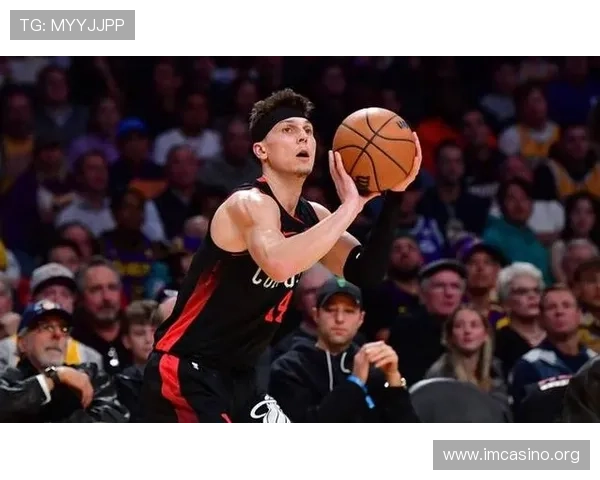 斯波称赞希罗耐心无球跑动令比赛整体节奏在其眼中愈发更加清晰了 斯波称赞希罗耐心无球跑动令比赛整体节奏在其眼中愈发更加清晰了